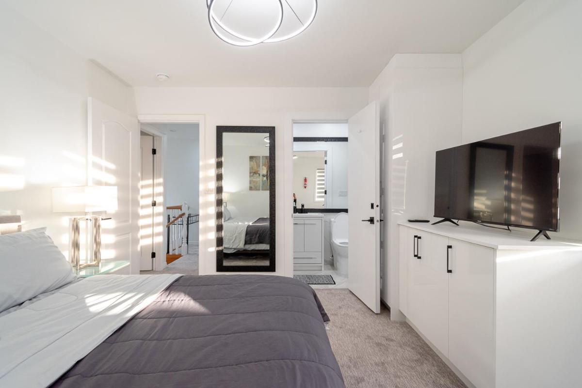 Spacious & Modern By The Beach White Rock Bagian luar foto