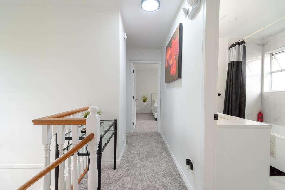 Spacious & Modern By The Beach White Rock Bagian luar foto