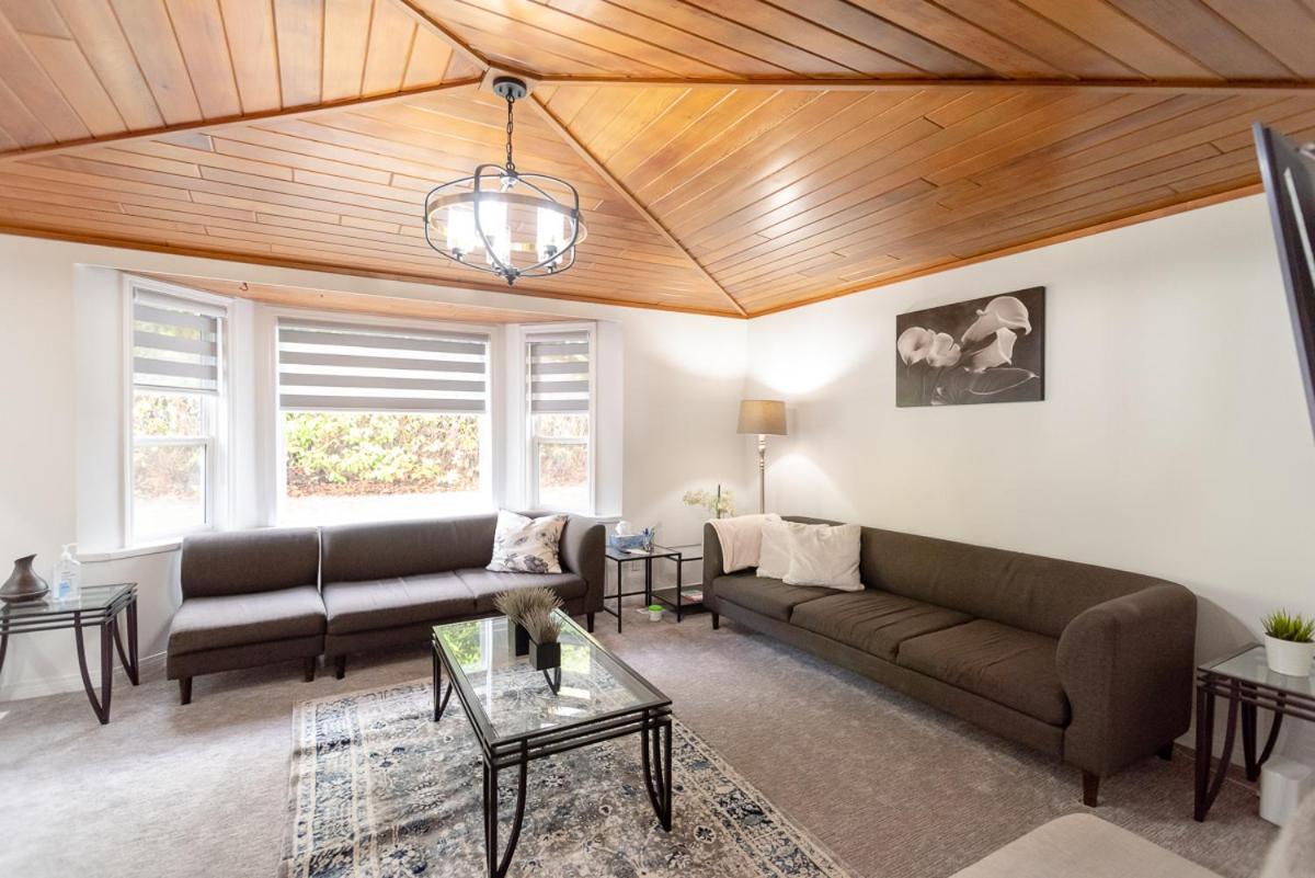 Spacious & Modern By The Beach White Rock Bagian luar foto