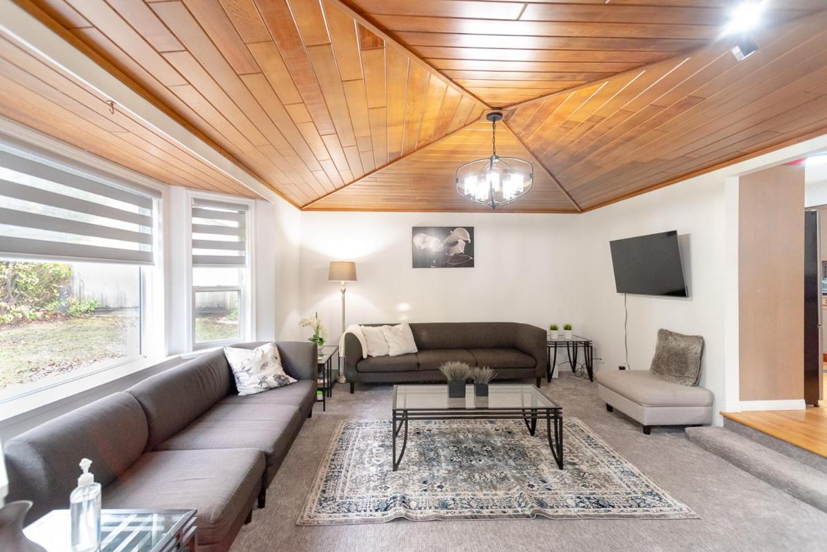 Spacious & Modern By The Beach White Rock Bagian luar foto