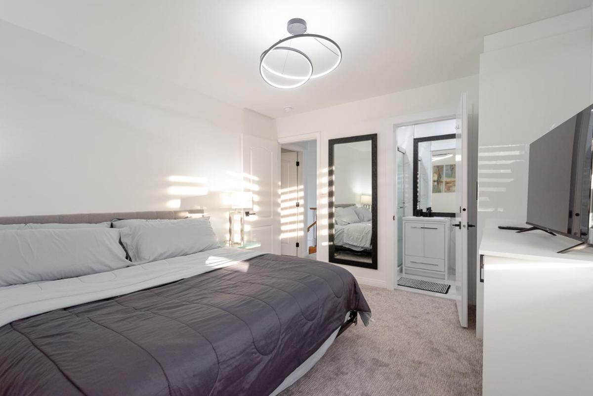 Spacious & Modern By The Beach White Rock Bagian luar foto